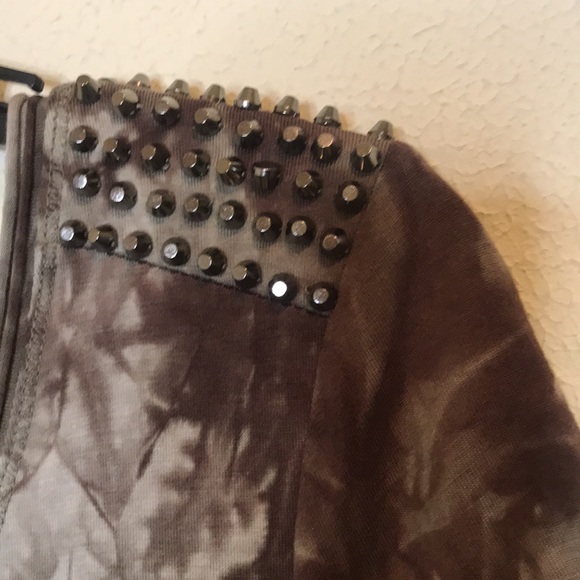 Rock and Republic Brown and Green Hi/Lo Cut Shirt - Picture 5 of 9